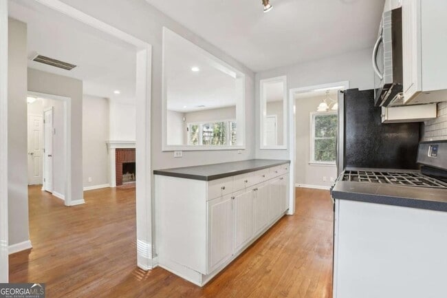 Building Photo - 1840 Camellia Dr