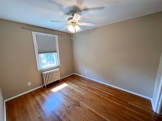 Building Photo - Charming 2 Bed 2 Bath Brick Townhome With A Fully Fenced Yard In Beautiful Foxcroft Heights