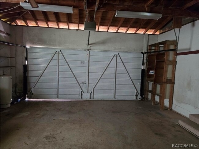 Building Photo - 6106 E Calico Ln