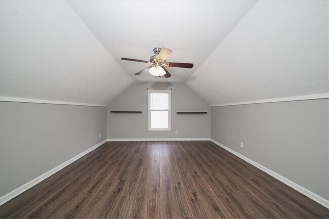 Building Photo - 4085 Pineset Dr