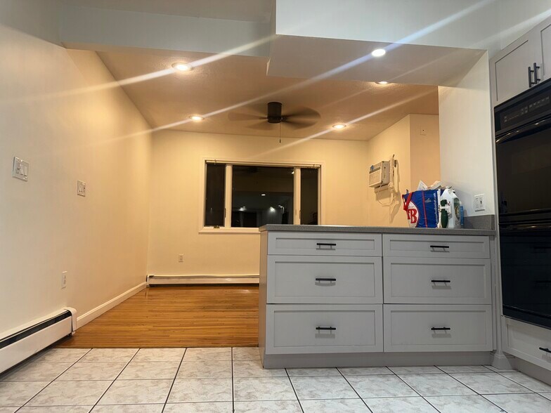 Building Photo - 33 Appleton St