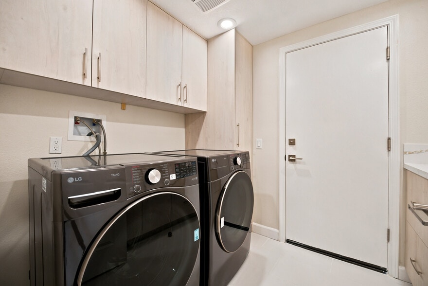 Building Photo - 4324 Park Verdi