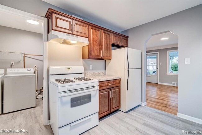 Building Photo - 6151 Helen St