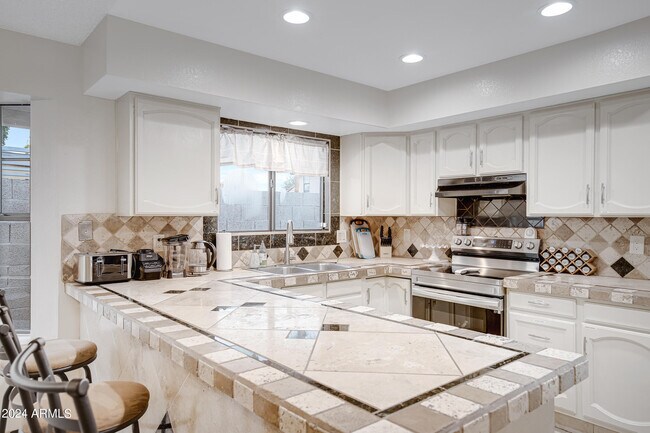 Building Photo - 5431 W Cochise Dr