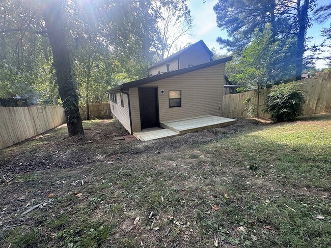 Building Photo - 625 Mercer Dr