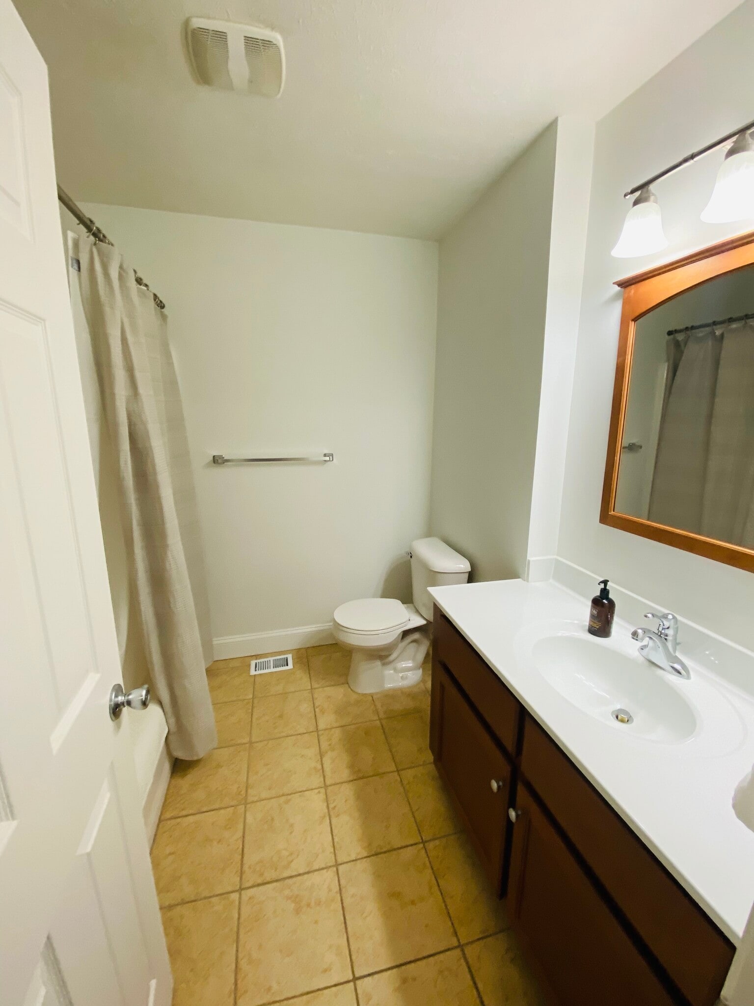 2nd floor full bath - 4860 Westport Rd