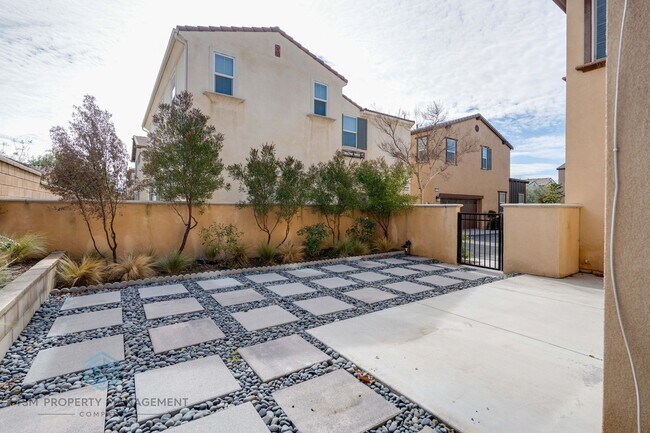 Building Photo - Beautifully Upgraded 2019-Built 4 Beds 3.5 Baths 2109 Sqft Home in Eastvale!