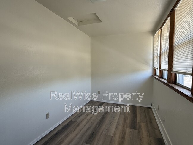 Building Photo - 748 SE Parrott St