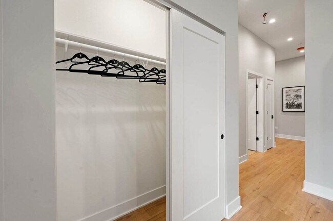 Building Photo - 6044 N Winthrop Ave