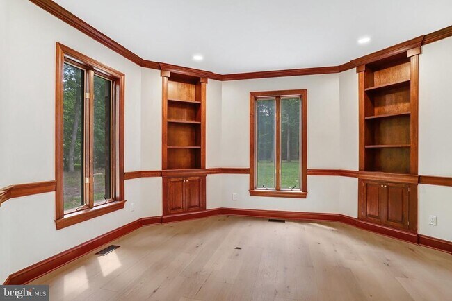 Building Photo - 11109 Elmview Pl
