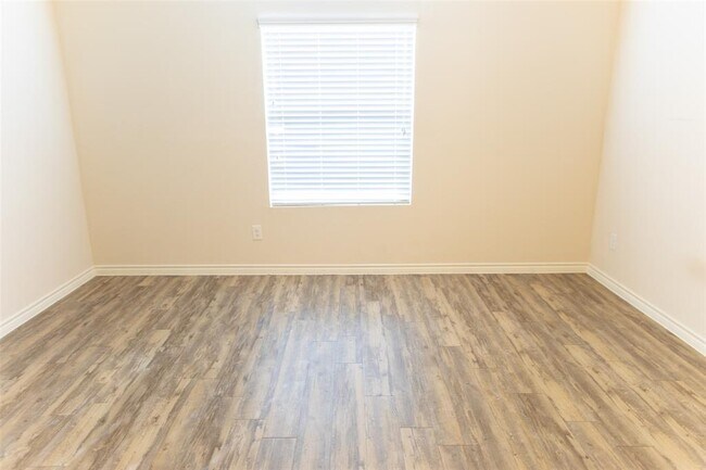 Building Photo - 4013 Bonita Springs Dr