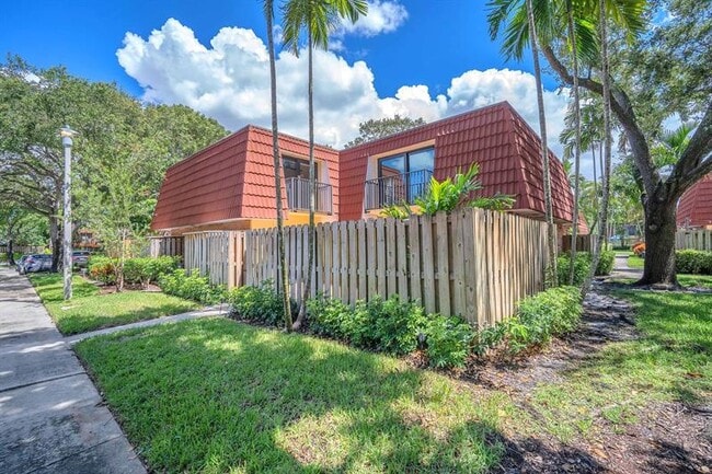 Building Photo - 9919 NW 6th Ct