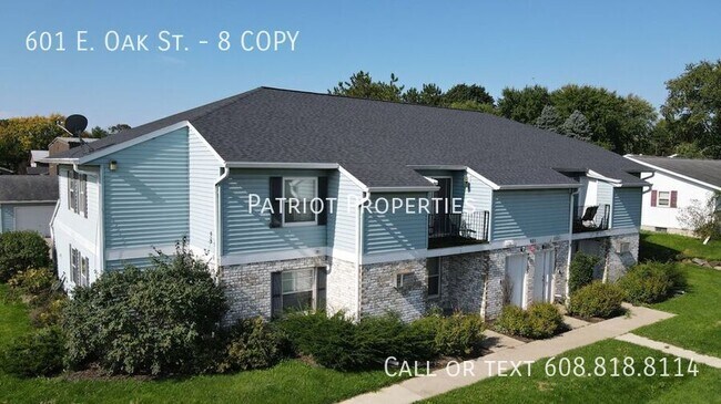 Building Photo - 601 E Oak St