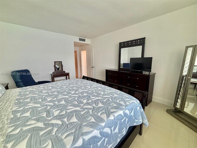 Building Photo - 3505 S Ocean Dr