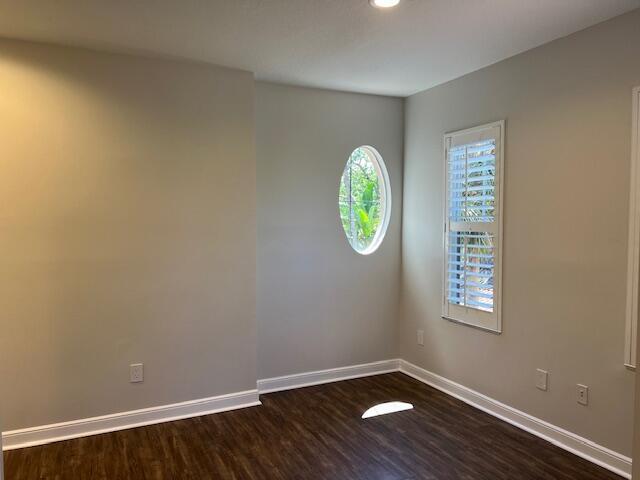 Building Photo - 1820 Flower Dr