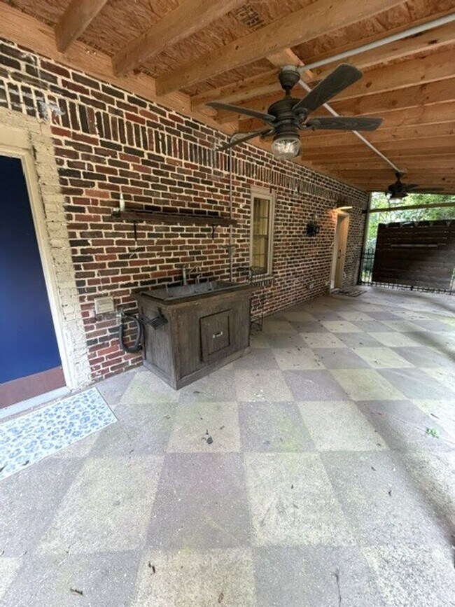 Building Photo - Beautiful and Spacious Home in Historic Bellwood in Downtown Northport