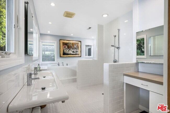 Building Photo - 11215 Sunset Blvd