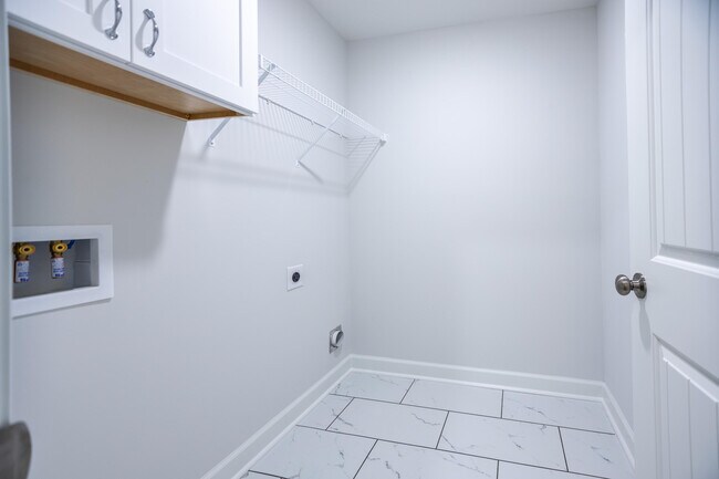 Building Photo - 7172 Paisley Cir