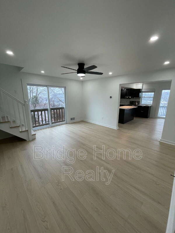 Building Photo - 107 Shoup St