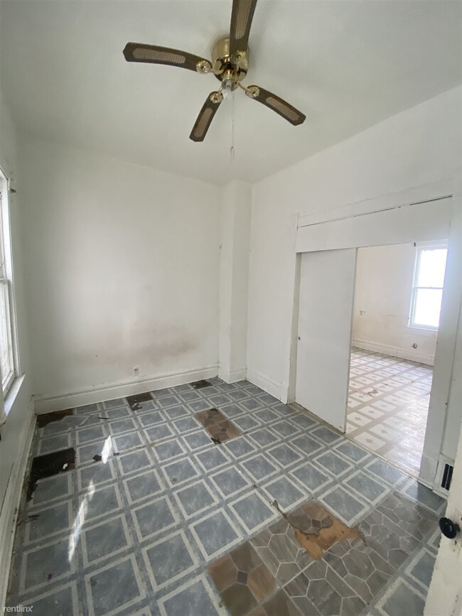 Building Photo - 3 br, 1 bath House - 2216 Northeast Monroe...