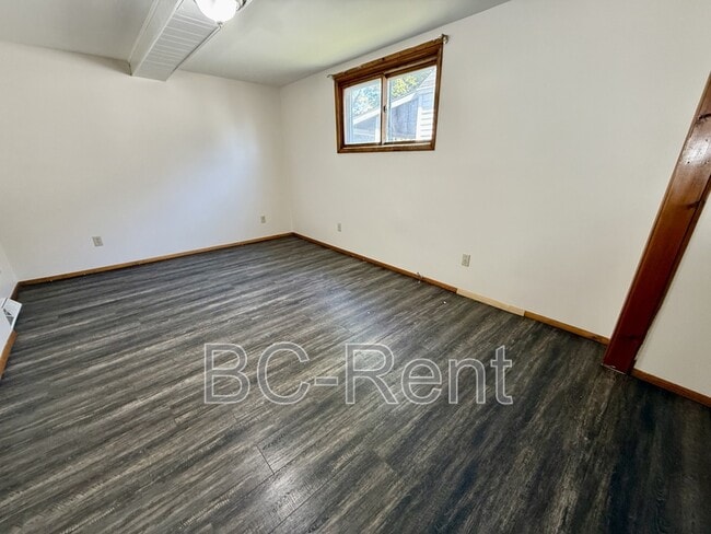 Building Photo - 526 Adams St