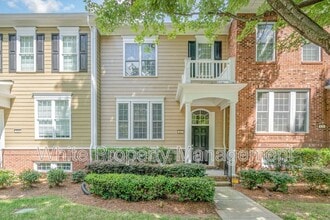 Building Photo - 822 Granby Dr