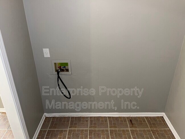 Building Photo - 636 Frayser Dr
