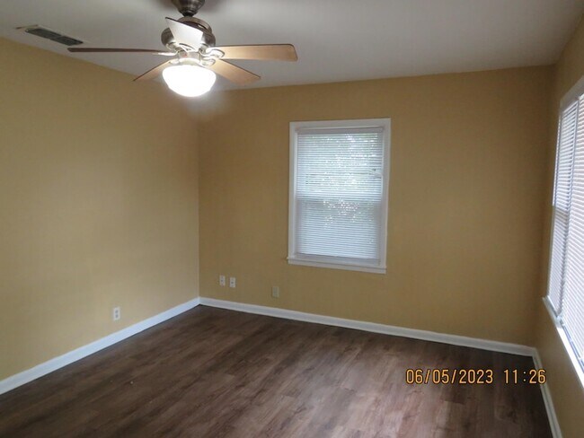 Building Photo - 203 S Ave A