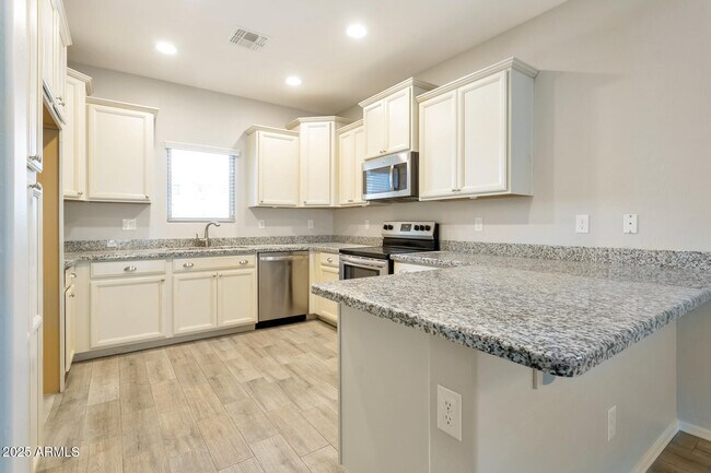 Building Photo - 18021 W Tasha Dr