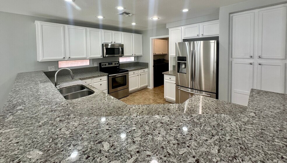 Building Photo - 6757 W Firebird Dr