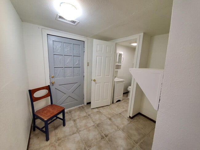 Building Photo - 515 S O'Leary St