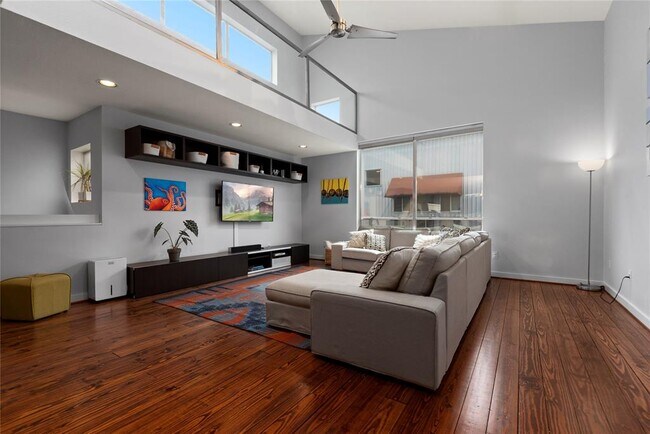 Building Photo - 3044 Commerce St