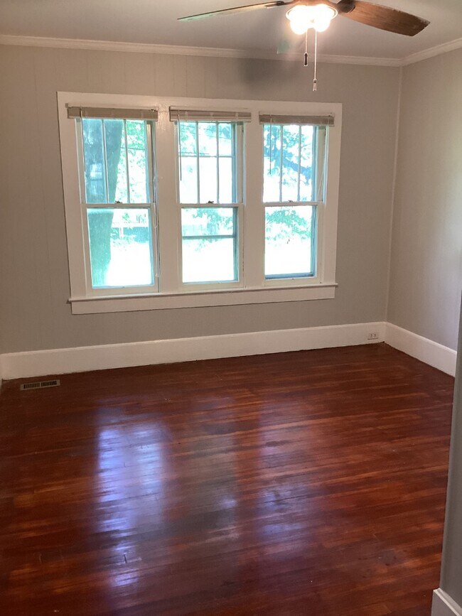 Building Photo - 2404 Whitesburg Dr