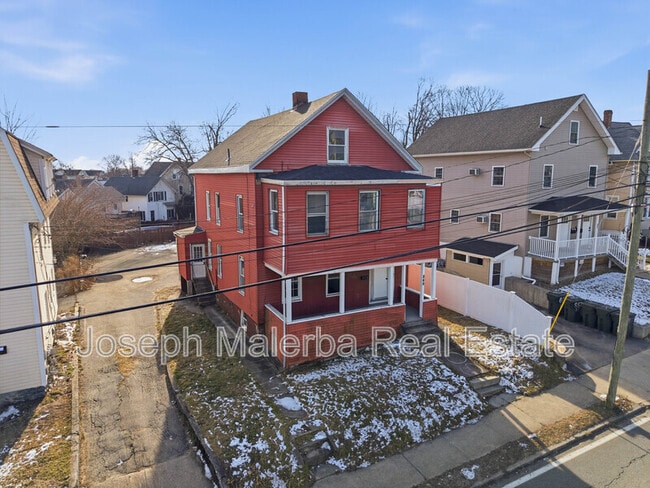 Building Photo - 848 Bank St