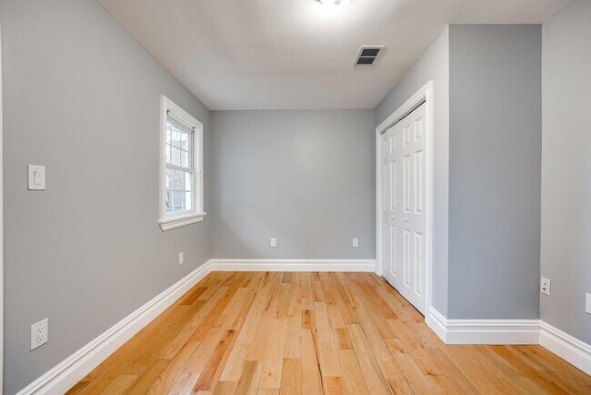 Building Photo - 532 38th St