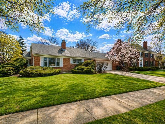 Building Photo - 200 Cherry St