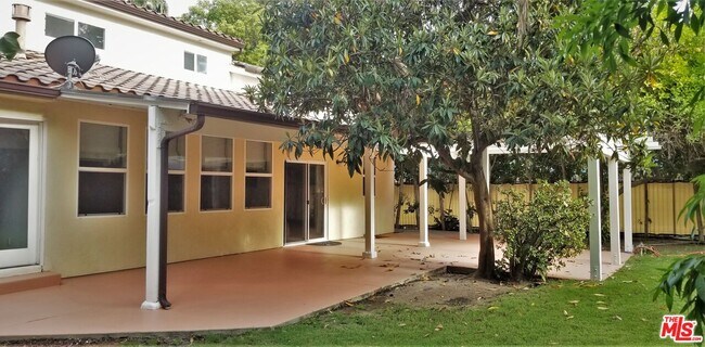 Building Photo - 4915 Densmore Ave