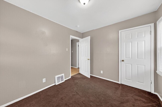 Building Photo - 219 Presley Rd