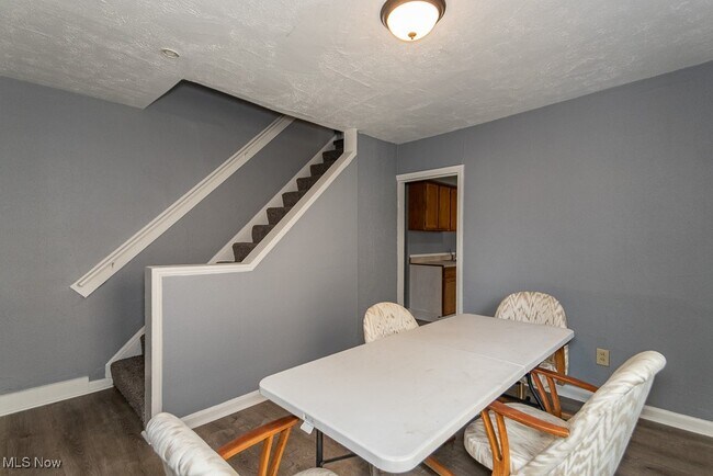 Building Photo - 3724 W 41st St