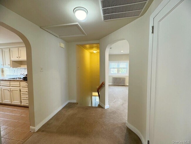 Building Photo - 5 Hall Ave