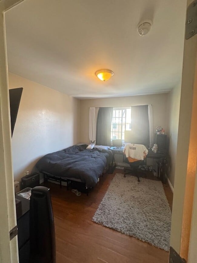 Building Photo - 3 bedroom, 2.5 bath