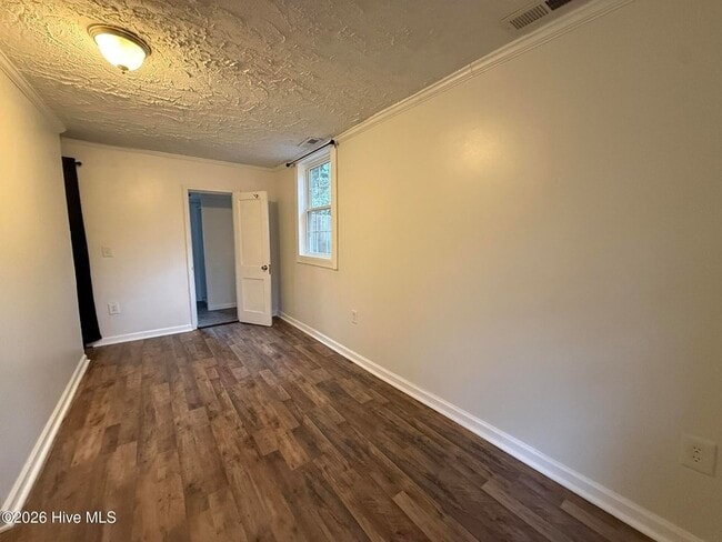 Building Photo - 235 N Pecan St