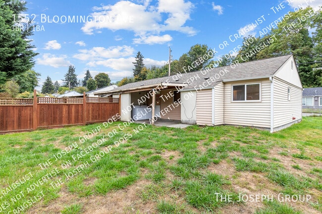 Building Photo - 1552 Bloomington Ave