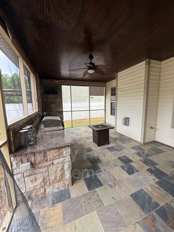 Building Photo - 103 River Oak St