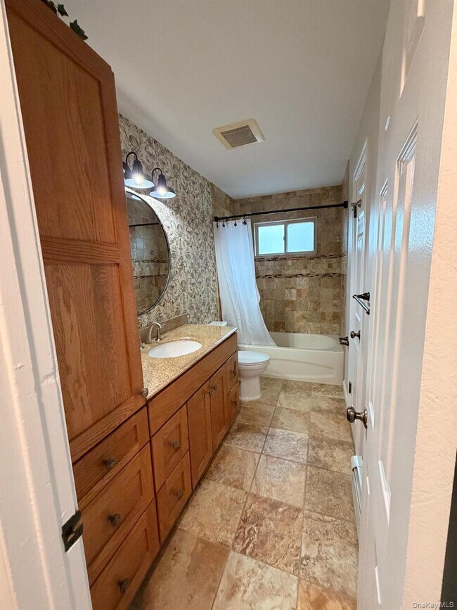 Building Photo - 740 Church St