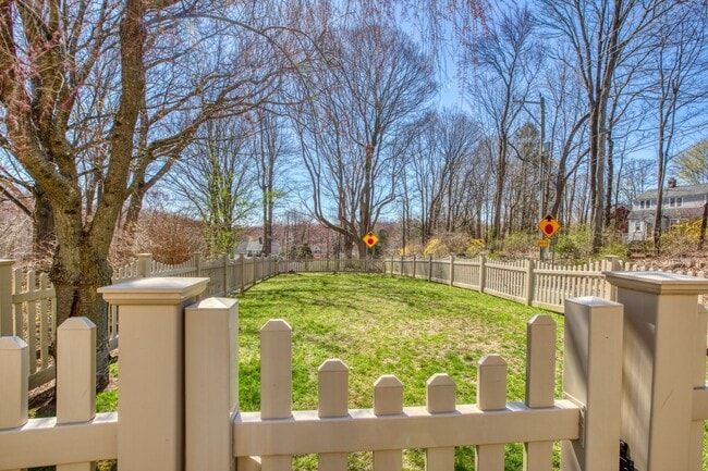 Building Photo - Lovely 2 Bedroom Single Family Home in Historic Monroe District