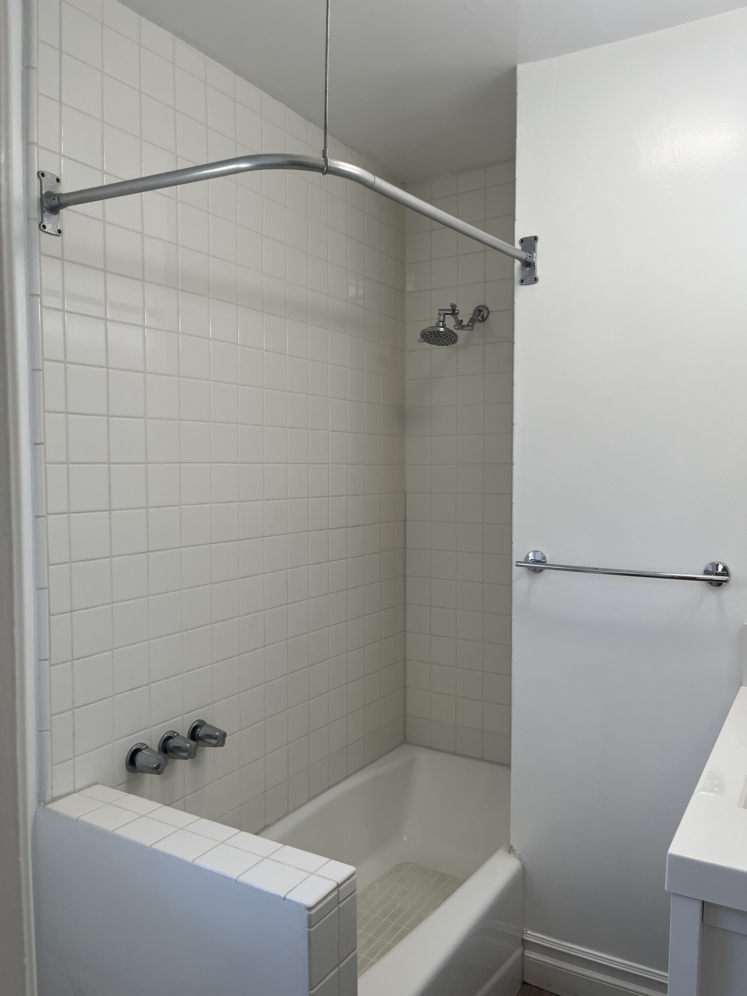 NEW SUBWAY WHITE TILE BATHTUB/SHOWER - 11037 Ohio Ave