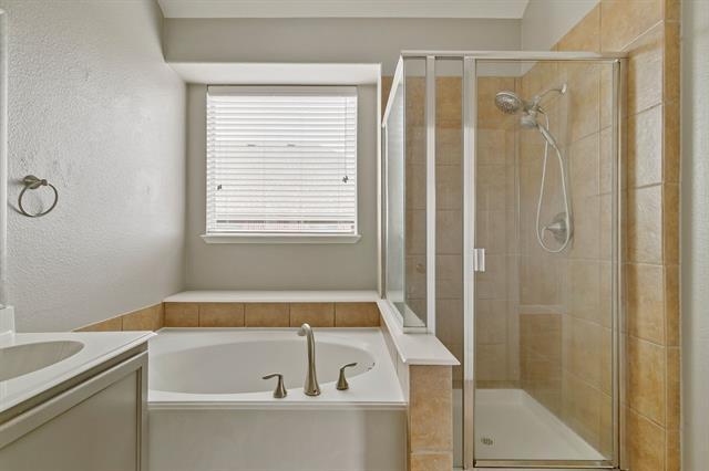 Building Photo - 14728 Riverside Dr