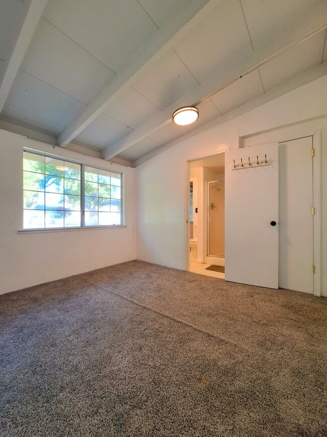 Building Photo - Refurbished 3bd Single Story House With Carport & Large Yards