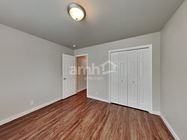 Building Photo - 257 S Delphinium Ave